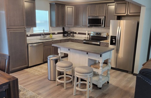 Independence Casa | Quiet country feeling in the city. 3 bed 2 bath.