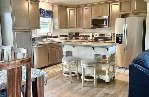 Independence Casa | Quiet country feeling in the city. 3 bed 2 bath.
