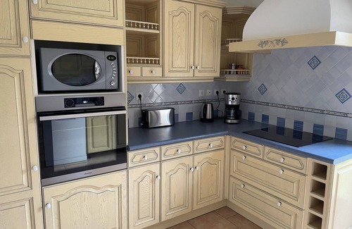 Triqueville Casa | Quiet country house with hiking trails. Dogs welcome.