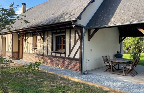 Triqueville Casa | Quiet country house with hiking trails. Dogs welcome.