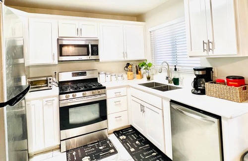 Las Vegas Casa | Quiet & Cozy 2BR in Heart of Vegas - 8 Mins to Strip & Downtown