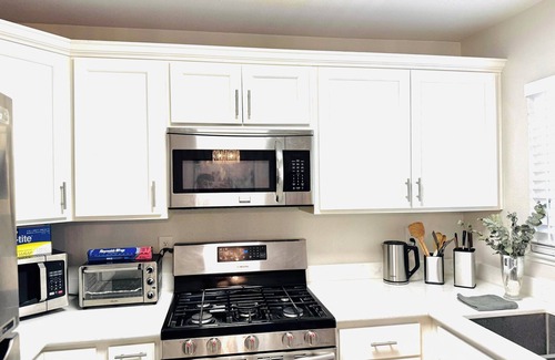 Las Vegas Casa | Quiet & Cozy 2BR in Heart of Vegas - 8 Mins to Strip & Downtown