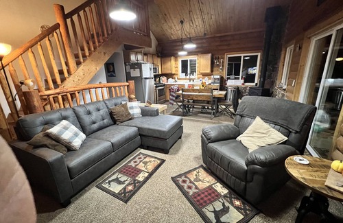 Howard Cabina | Tranquilo, pintoresco y acogedor Log Cabin Living!