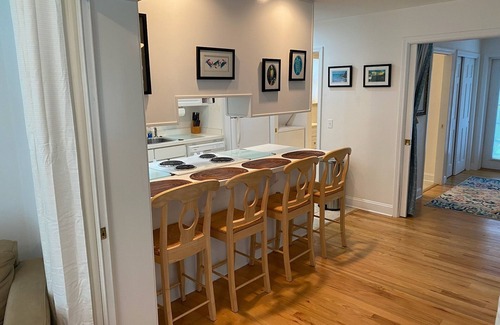 St. Marys Cabaña | QUIET & COZY Coastal Cottage, walkable to St. Marys waterfront