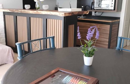 Puerto Madryn Casa | Quiet & Cozy Retreat – WiFi, Parking & Nature