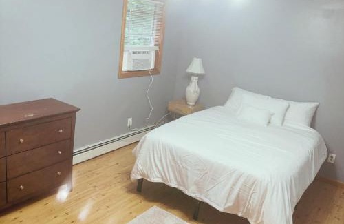 Hamden Casa | Quiet Cozy Stay Spacious Home Near Beach & Shops