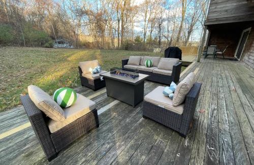 Hamden Casa | Quiet Cozy Stay Spacious Home Near Beach & Shops