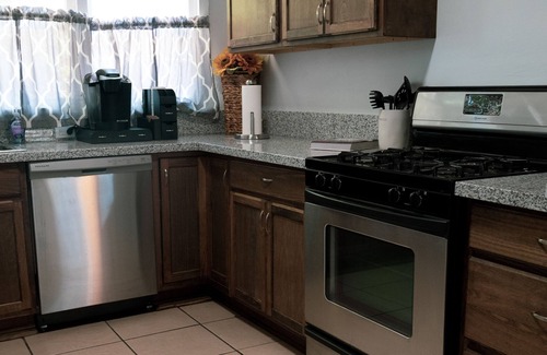 Oleander - Sunset Casa | Quiet Craftsman Style Home in historic neighborhood that sleeps 8