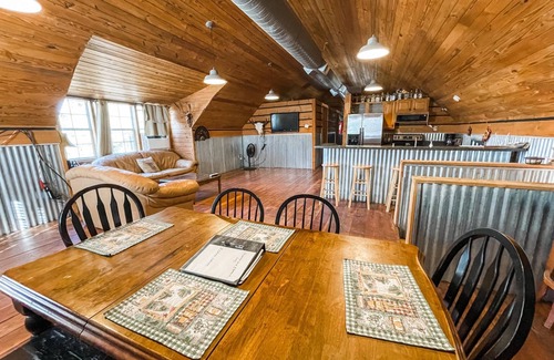 Brackettville Otro | Quiet Crystal Creek Ranch Bunkhouse with large private pond