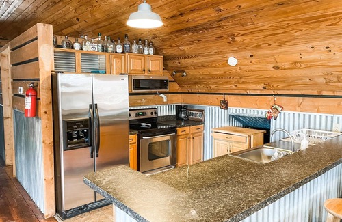 Brackettville Otro | Quiet Crystal Creek Ranch Bunkhouse with large private pond
