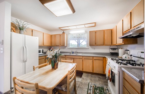 Volcano Casa | Quiet cul-de-sac house near Volcanoes National Park & golf - snowbird-friendly