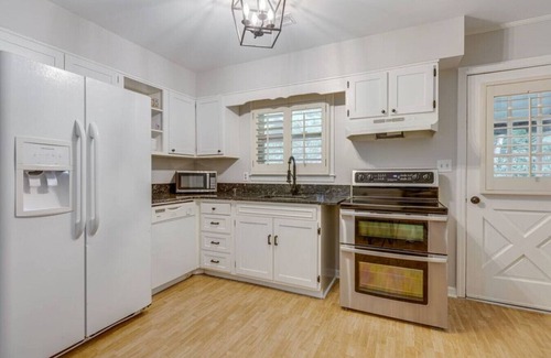 Franklin Apartamento | Figuers Bungalow: 2 bd ,1 bath, central location