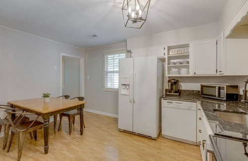 Franklin Apartamento | Figuers Bungalow: 2 bd ,1 bath, central location