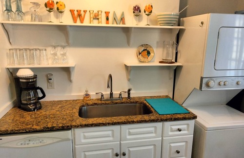 Amelia City Apartamento | Quiet Duplex. Walking distance to the Famous Amelia Concours d`Elegance