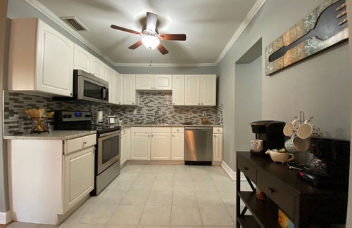 Ballast Point Casa | Casa elegante y tranquila en medio de parques cerca de MacDill AFB