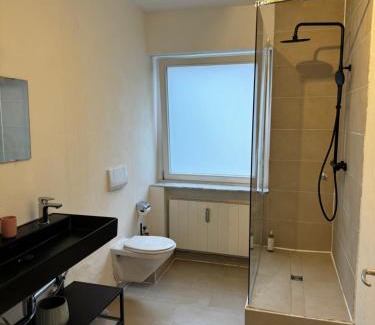 Neuhausen - Nymphenburg Apartamento | Quiet Family Apartment - 10 min to Center & Oktoberfest - Free Parking - Balcony - near Nymphenburg Palace & Botanical garden
