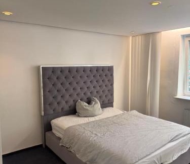 Neuhausen - Nymphenburg Apartamento | Quiet Family Apartment - 10 min to Center & Oktoberfest - Free Parking - near Nymphenburg Palace & Botanical Garden