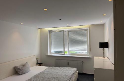 Neuhausen - Nymphenburg Apartamento | Quiet Family Apartment - 10 min to Center & Oktoberfest - Free Parking - near Nymphenburg Palace & Botanical Garden