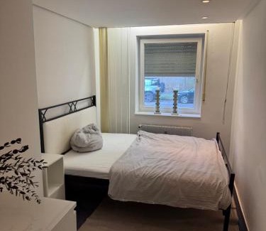 Neuhausen - Nymphenburg Apartamento | Quiet Family Apartment - 10 min to Center & Oktoberfest - Free Parking - near Nymphenburg Palace & Botanical Garden