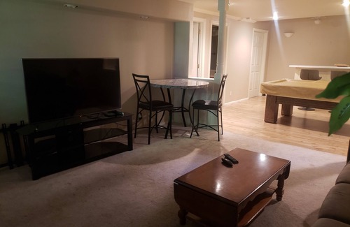 Thurston Apartamento | Quiet Family Friendly 2 bedroom basement sleeps 6
