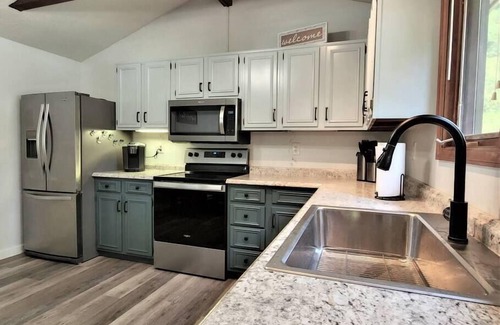 Smith Mountain Lake Casa | Quiet Family/Pet Lakeside Stay - Flat Lot!
