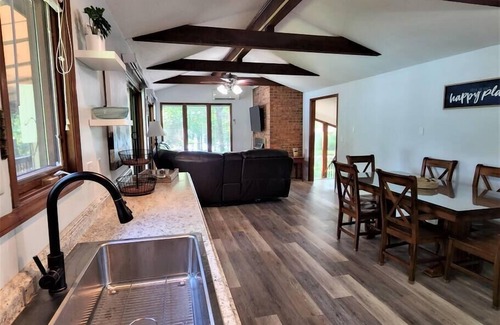Smith Mountain Lake Casa | Quiet Family/Pet Lakeside Stay - Flat Lot!