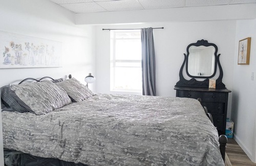 Edmonton Otro | Quiet farm stay, hike, mushroom hunt, see the animals, relax, so much more!