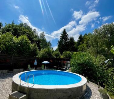 Vrhnika Apartamento | Quiet Forest Retreat with Pool