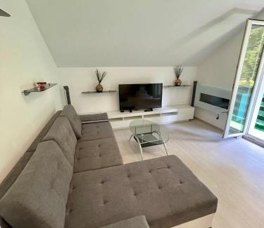 Vrhnika Apartamento | Quiet Forest Retreat with Pool