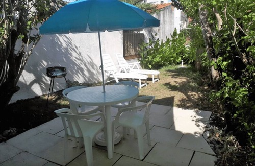 Saint-Georges-de-Didonne Casa | Quiet village house, 300 m from the beach, heart of Saint-Georges-de-Didonne