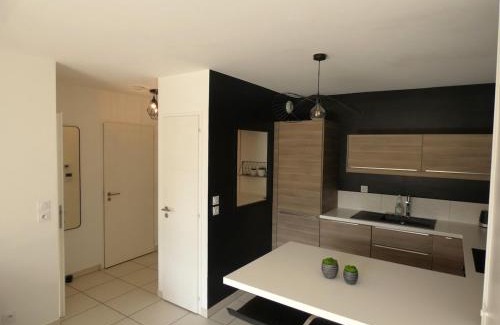 Ornex Apartamento | Quiet Garden - 10 minutes to Geneva
