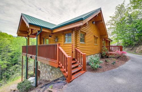 Pittman Center Casa | Quiet Gatlinburg Cabin with Lookout Decks and Hot Tub!
