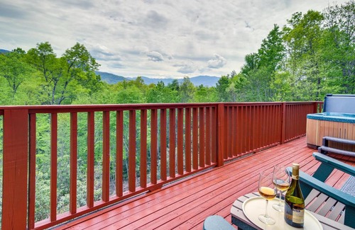 Pittman Center Casa | Quiet Gatlinburg Cabin with Lookout Decks and Hot Tub!