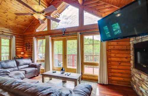Pittman Center Casa | Quiet Gatlinburg Cabin with Lookout Decks and Hot Tub!
