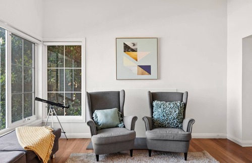 North Shore Casa | Quiet Geelong Getaway I Bay views