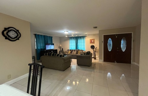Bahamas Terrace Casa | 3-bedroom house near beautiful Xanadu Beach, Freeport with Central Air & WiFi.