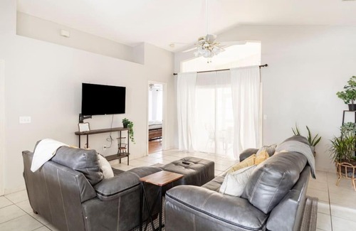 Nichols Casa | Quiet Getaway to Tampa & Orlando