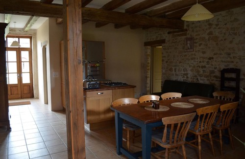 Pleuville Casa | Tranquilo apartamento rural en Château Tierras en Charente rural, con piscina y acceso al Parque