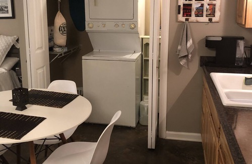 Radnor Cabaña | Quiet guest house 4 miles from Broadway. 30 night minimum