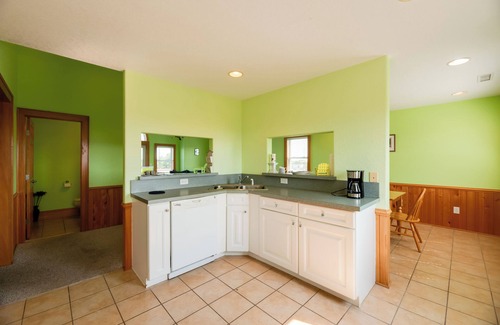 Hatteras Apartamento | Quiet Hatteras Duplex With Decks ~ 1 Mile to Beach