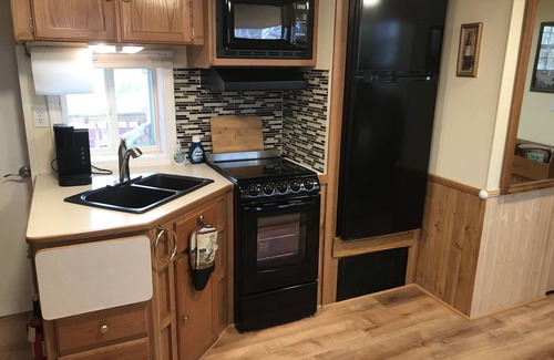 Candler Cabaña | Quiet Haven Tiny Home-Hot Tub-Pet Friendly-Asheville Mtns