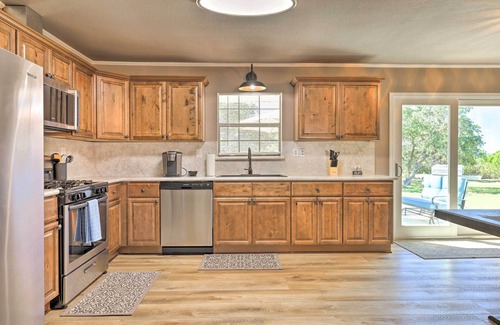 Fischer Casa | Quiet Haven w/ Hot Tub, 4 Mi to Canyon Lake!
