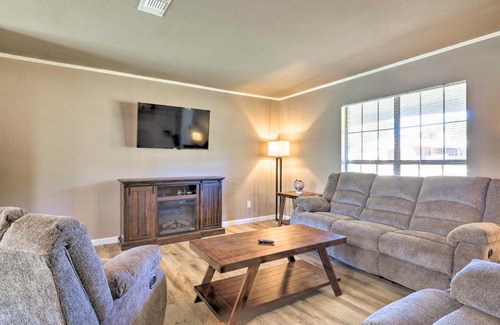 Fischer Casa | Quiet Haven with Hot Tub, 4 Mi to Canyon Lake!