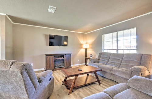 Fischer Casa | Quiet Haven with Hot Tub, 4 Mi to Canyon Lake!