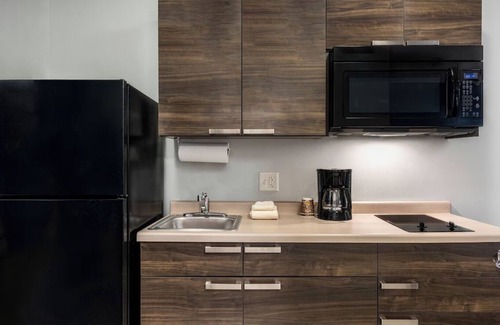 Mitchell Hotel | Quiet Haven with Modern Design Near Lake Mitchell and Dakota Discovery Museum