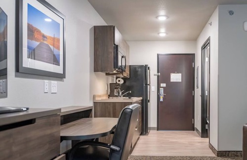 Mitchell Hotel | Quiet Haven with Modern Design Near Lake Mitchell and Dakota Discovery Museum