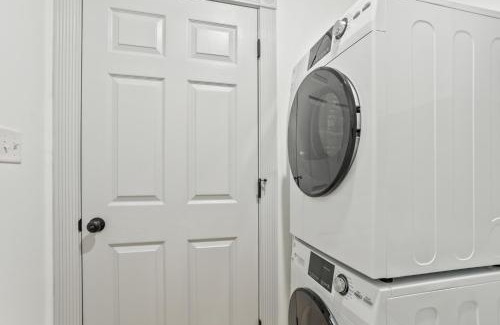 Beach Institute Casa | Quiet Historic Corner Easy Walk to Downtown Dining and Entertainment