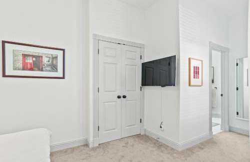 Beach Institute Casa | Quiet Historic Corner Easy Walk to Downtown Dining and Entertainment
