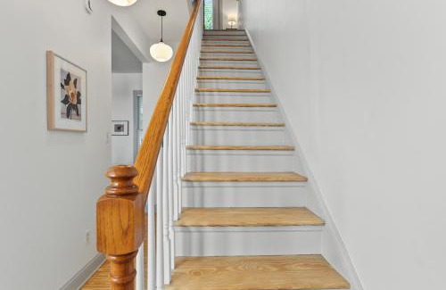 Beach Institute Casa | Quiet Historic Corner Easy Walk to Downtown Dining and Entertainment