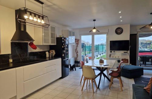 Cambronne-les-Clermont Casa | Quiet house with garden, view of fields and woods